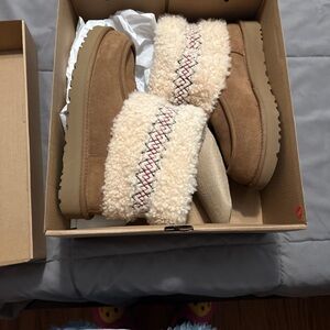 New in box Uggs size 9. SOLD….